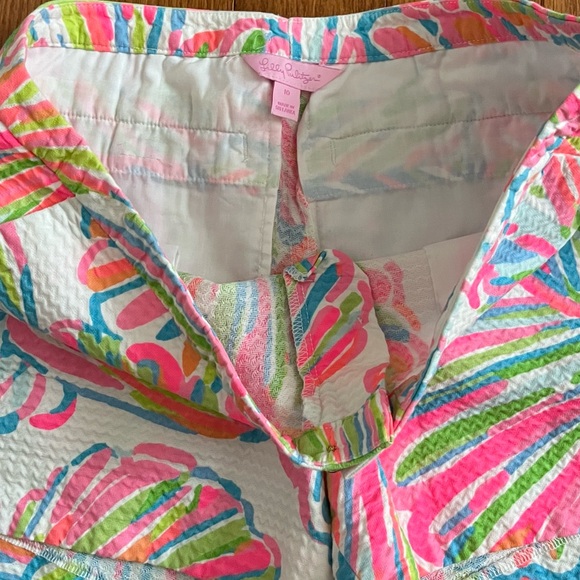 Lilly Pulitzer shorts worn once. Fit like 8/10 - Picture 3 of 3